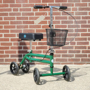 Kneerover Steerable Knee Scooter - manual aid - in Green - Three quarter view